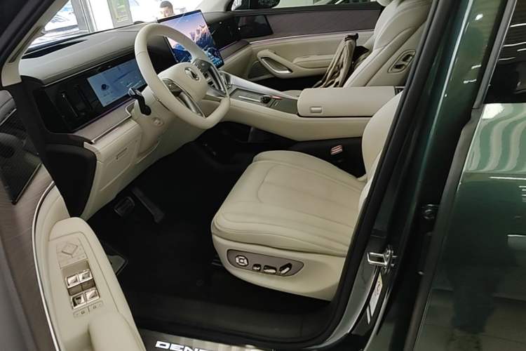 Used Denza N9 2025 Flagship Model Left Front Seat