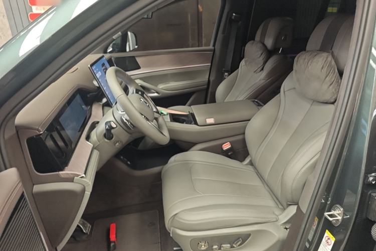 Used Denza N9 2025 Flagship Model Left Front Seat