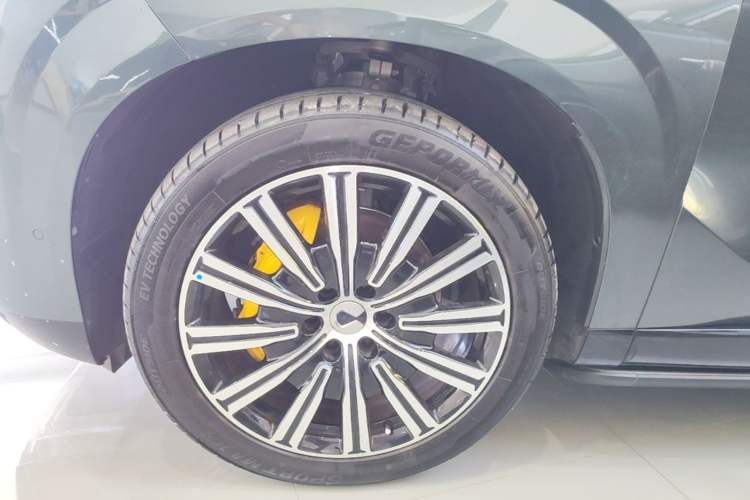Used Denza N9 2025 Flagship Model Left Front Wheel Hub