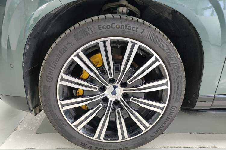 Used Denza N9 2025 Flagship Model Left Front Wheel Hub