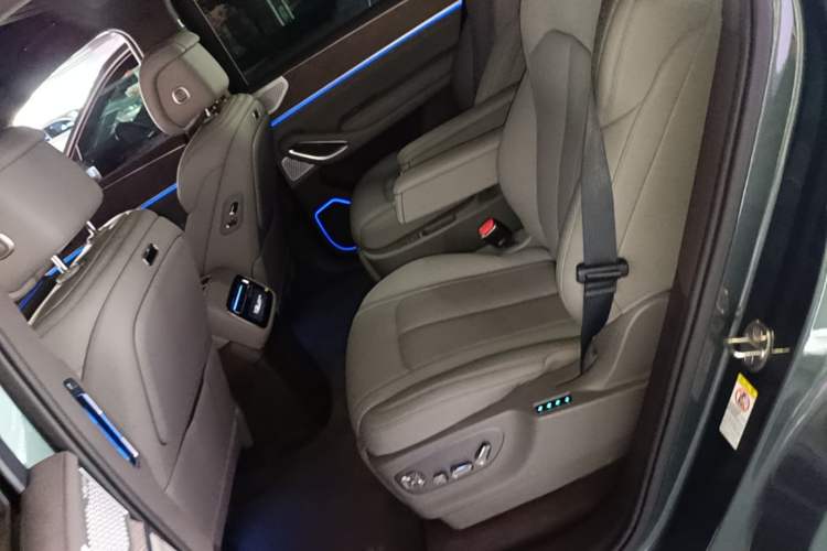 Used Denza N9 2025 Flagship Model Left Rear Seat