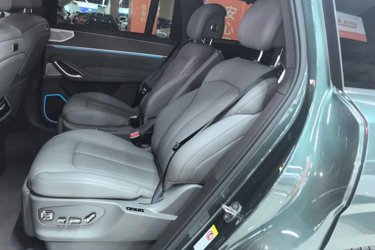 Used Denza N9 2025 Flagship Model Left Rear Seat