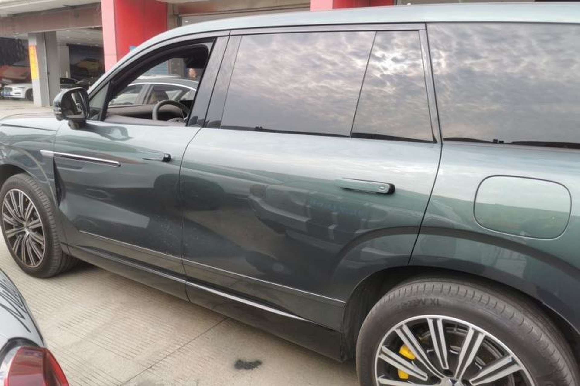 Used Denza N9 2025 Prestige Version Left Side