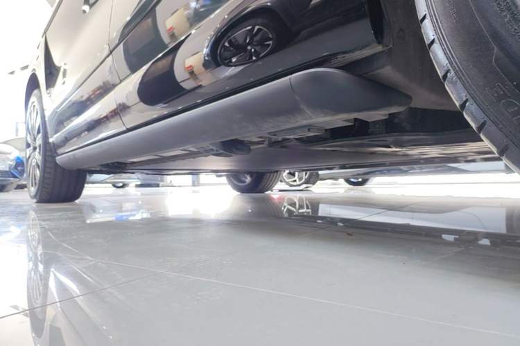Used Denza N9 2025 Flagship Model Left Side Sill