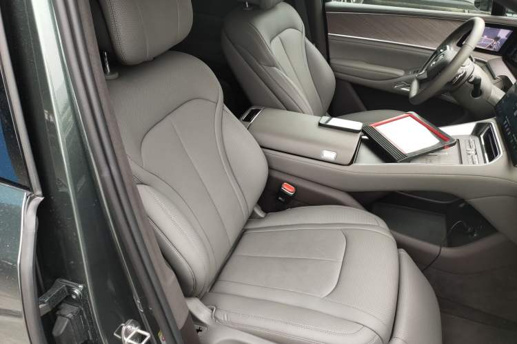 Used Denza N9 2025 Flagship Model Right Front Seat