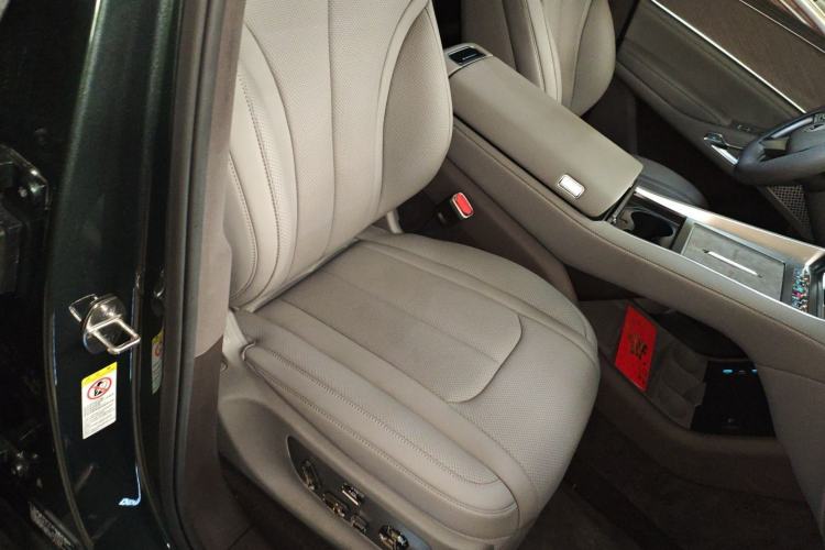 Used Denza N9 2025 Flagship Model Right Front Seat