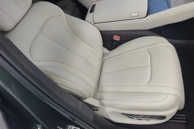 Used Denza N9 2025 Flagship Model Right Front Seat
