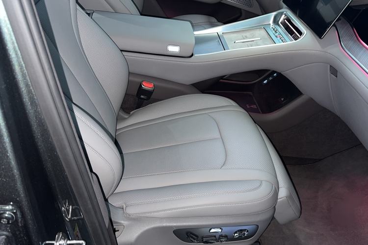 Used Denza N9 2025 Flagship Model Right Front Seat