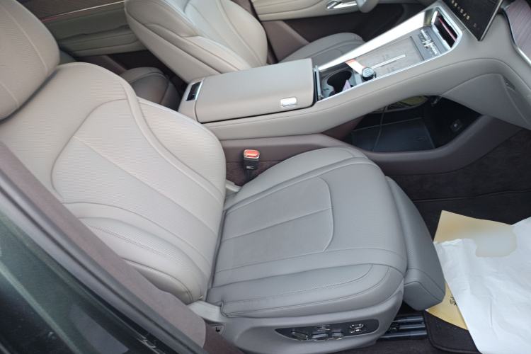 Used Denza N9 2025 Flagship Model Right Front Seat