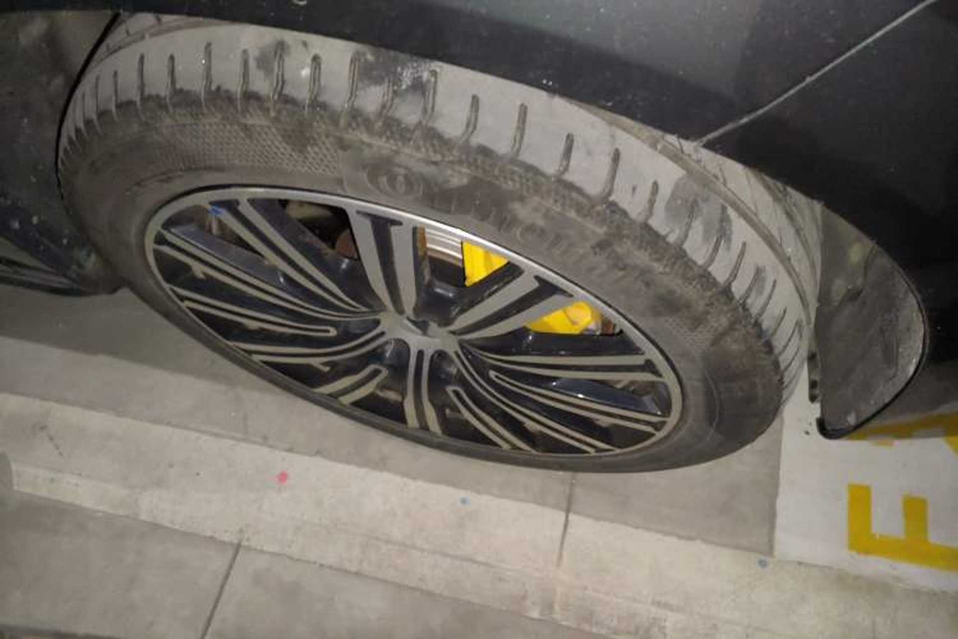 Used Denza N9 2025 Flagship Model Right Front Wheel Hub