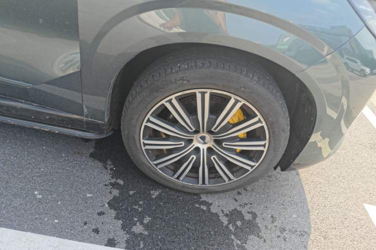 Used Denza N9 2025 Flagship Model Right Front Wheel Hub