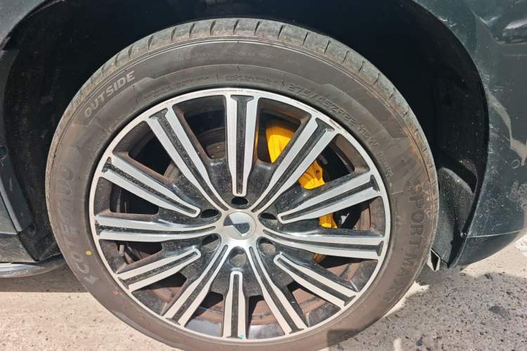 Used Denza N9 2025 Flagship Model Right Front Wheel Hub