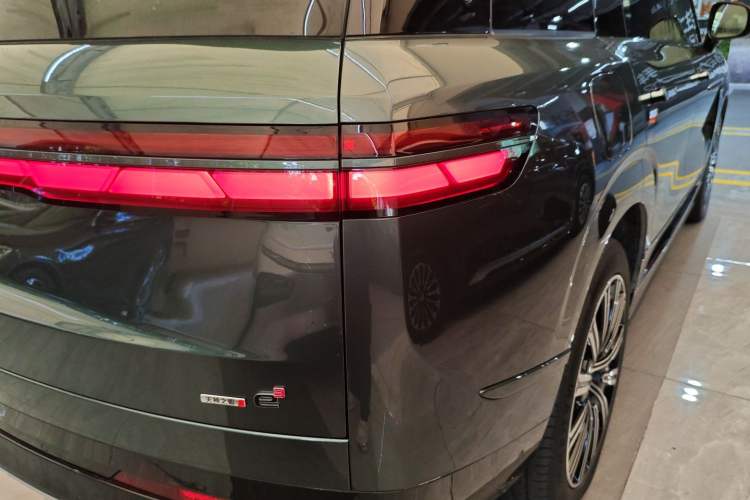 Used Denza N9 2025 Flagship Model Right Rear Taillight