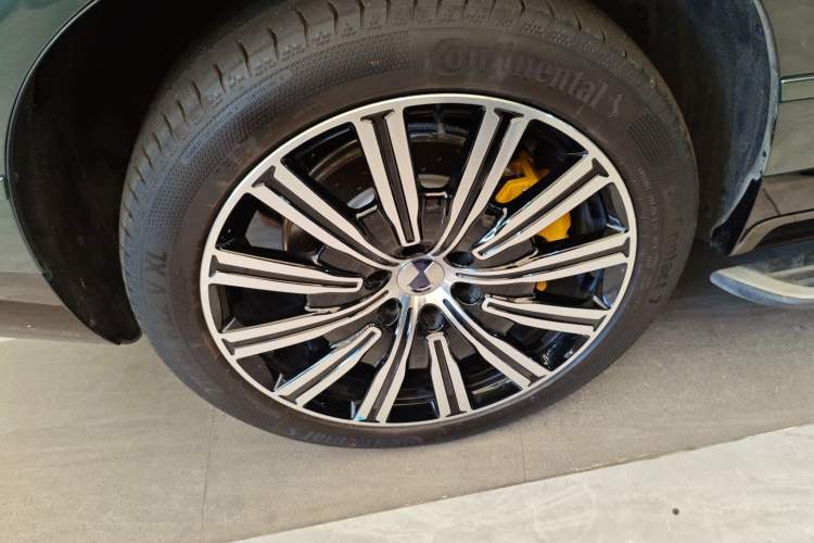 Used Denza N9 2025 Flagship Model Right Rear Wheel Hub