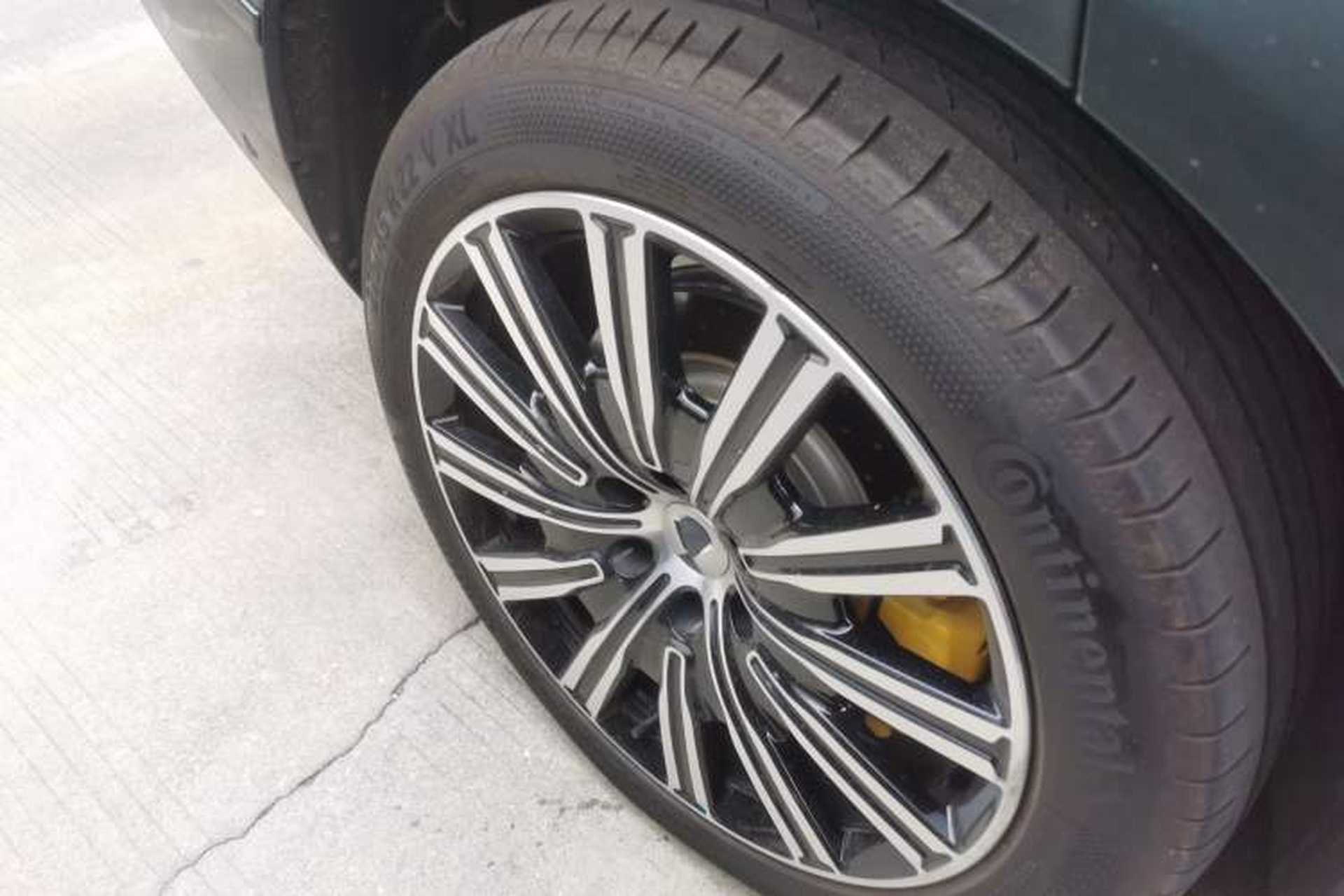 Used Denza N9 2025 Prestige Version Right Rear Wheel Hub