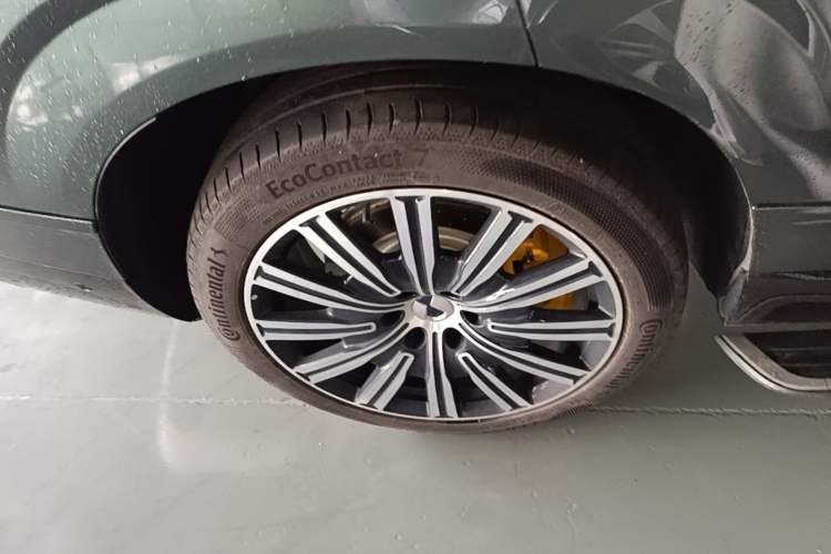 Used Denza N9 2025 Flagship Model Right Rear Wheel Hub
