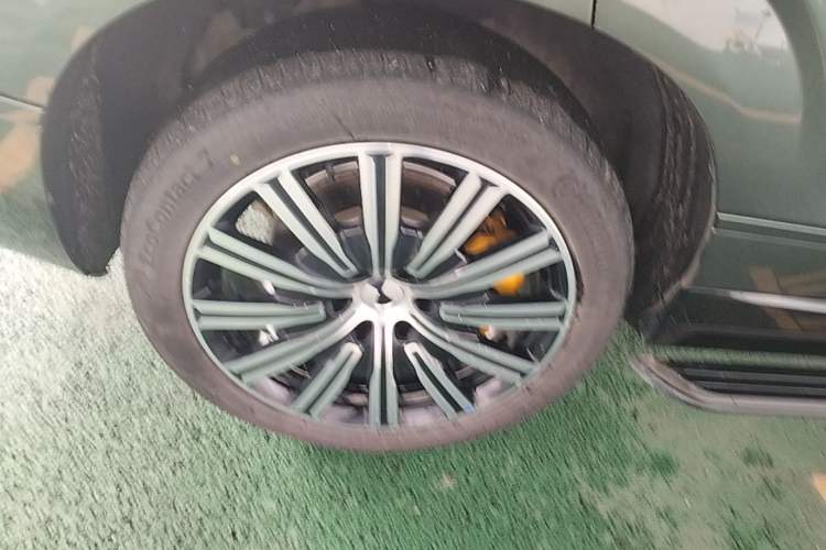 Used Denza N9 2025 Flagship Model Right Rear Wheel Hub