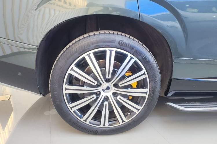 Used Denza N9 2025 Flagship Model Right Rear Wheel Hub