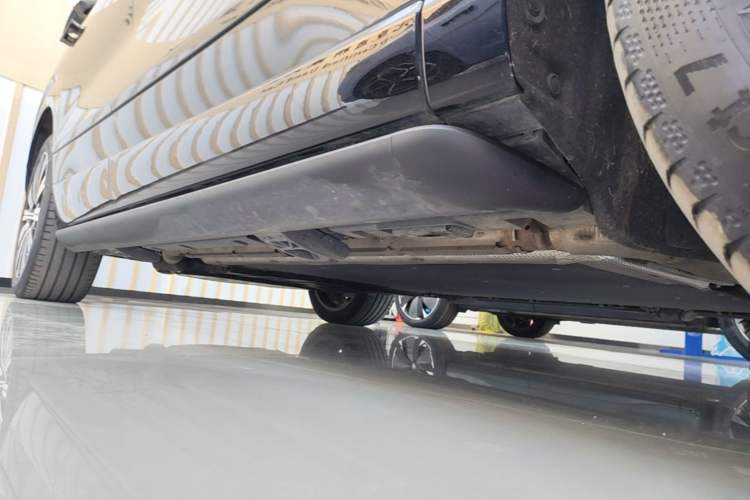 Used Denza N9 2025 Flagship Model Right Side Sill