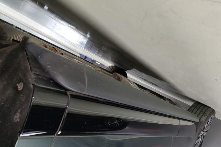 Used Denza N9 2025 Flagship Model Right Side Sill
