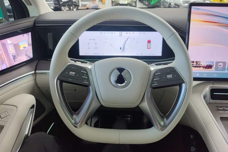 Used Denza N9 2025 Flagship Model Steering Wheel