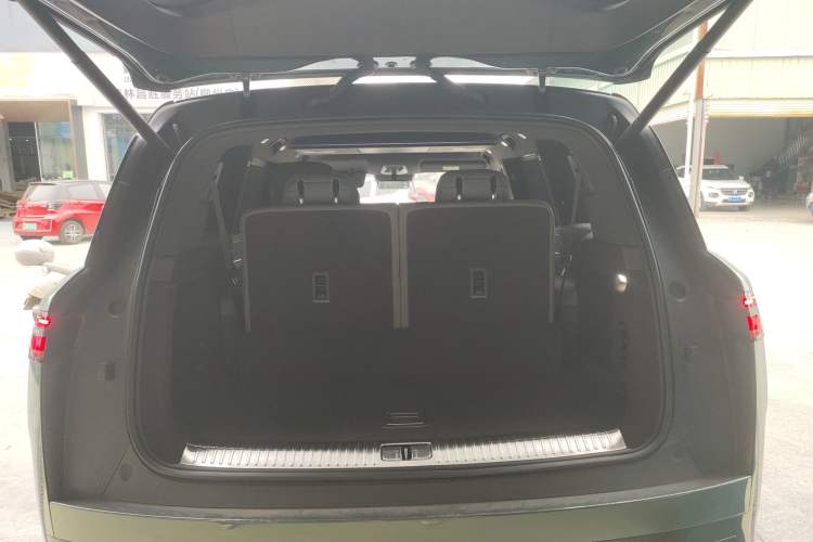 Used Denza N9 2025 Flagship Model Trunk