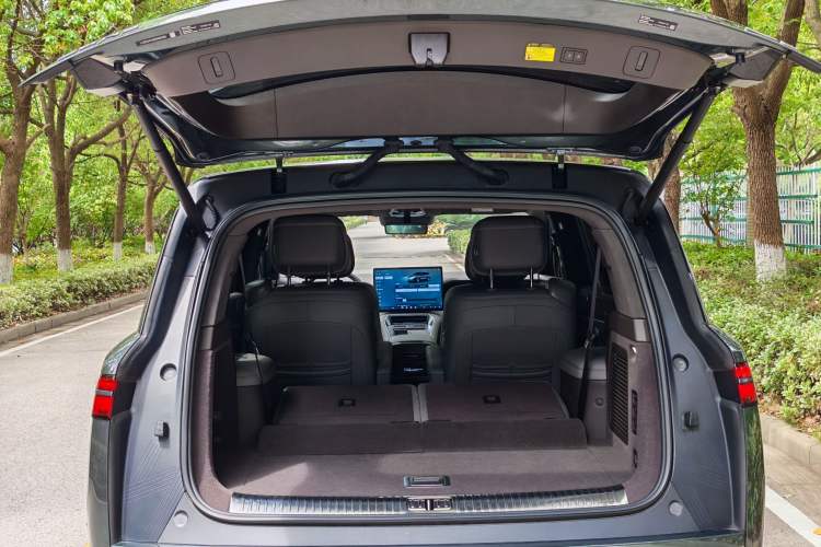 Used Denza N9 2025 Flagship Model Trunk