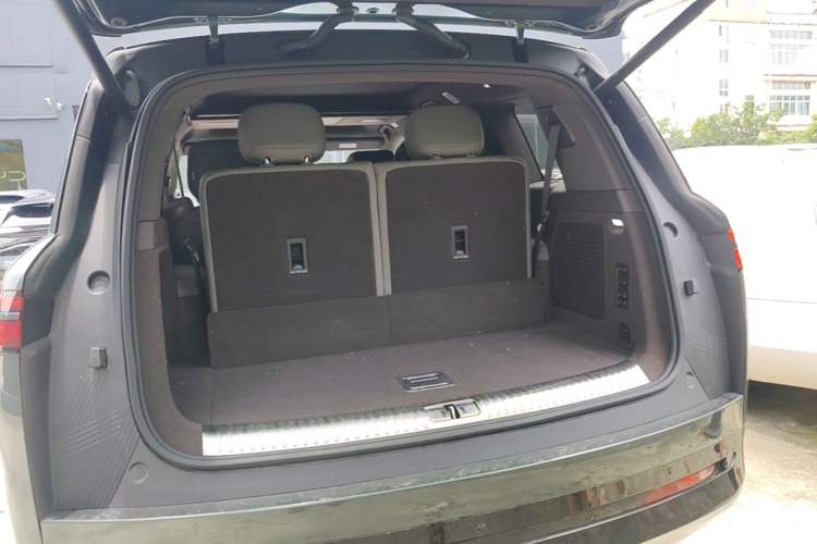 Used Denza N9 2025 Flagship Model Trunk