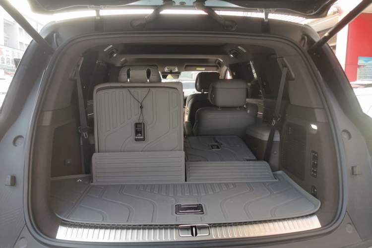Used Denza N9 2025 Prestige Version Trunk
