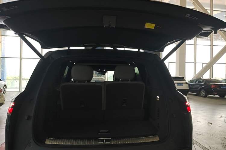 Used Denza N9 2025 Prestige Version Trunk