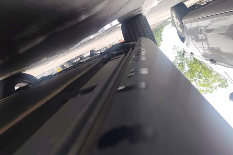 Used Denza N9 2025 Flagship Model Chassis Front Left