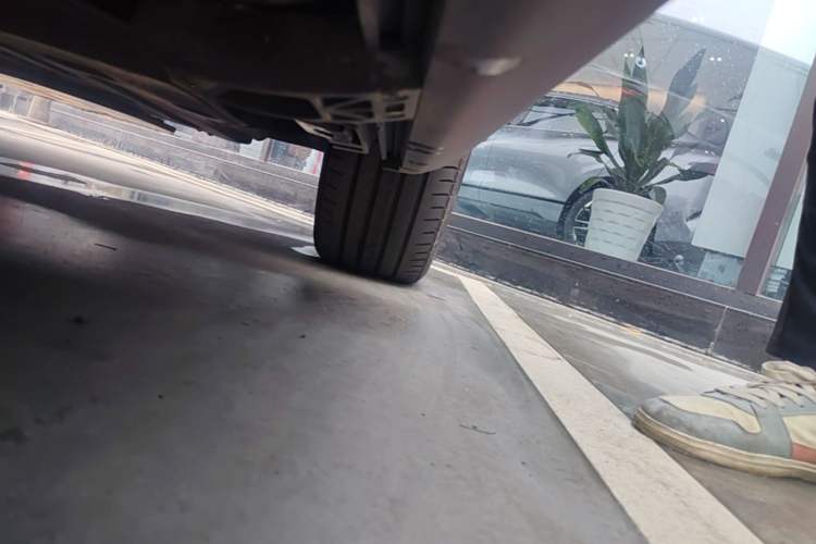 Used Denza N9 2025 Flagship Model Chassis Rear Left
