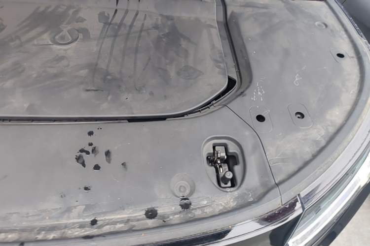Used Denza N9 2025 Flagship Model Engine Bay Left