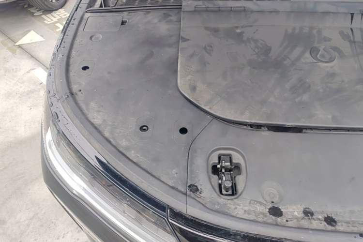 Used Denza N9 2025 Flagship Model Engine Bay Right