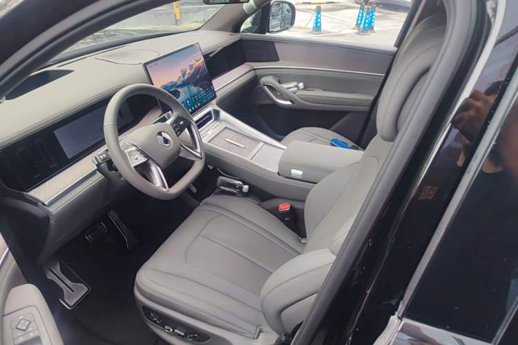 Used Denza N9 2025 Flagship Model Left Front Seat