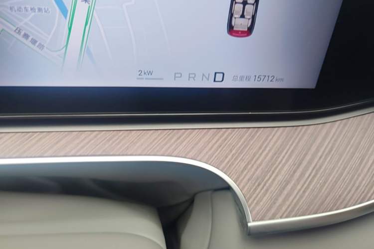 Used Denza N9 2025 Flagship Model Odometer Close Up