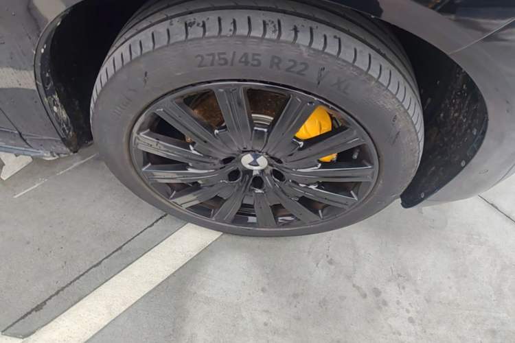 Used Denza N9 2025 Flagship Model Right Front Wheel Hub