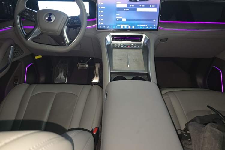 Used Denza N9 2025 Flagship Model Center Console