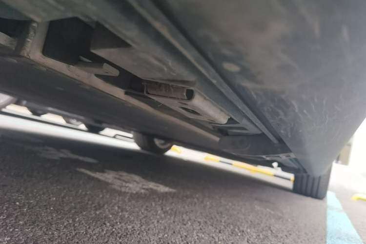 Used Denza N9 2025 Flagship Model Chassis Front Left