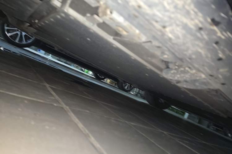 Used Denza N9 2025 Flagship Model Chassis Front Left