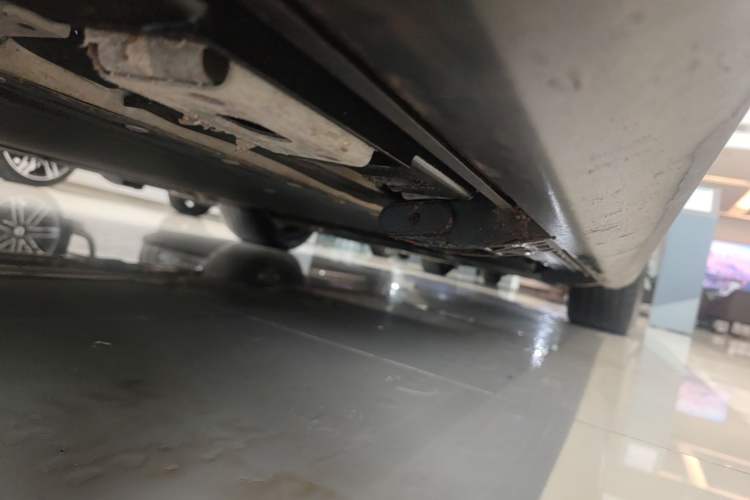 Used Denza N9 2025 Flagship Model Chassis Front Left