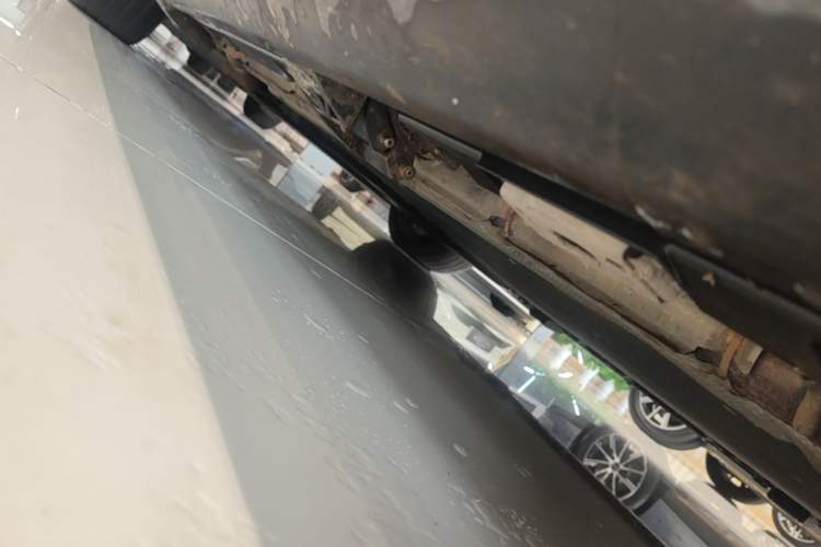 Used Denza N9 2025 Flagship Model Chassis Front Right