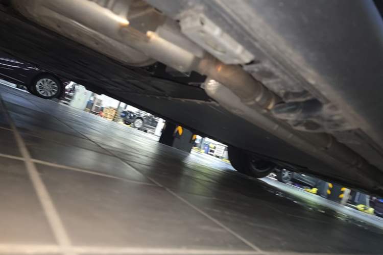 Used Denza N9 2025 Flagship Model Chassis Rear Right