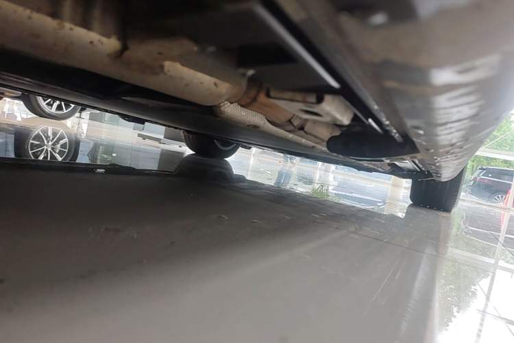 Used Denza N9 2025 Flagship Model Chassis Rear Right