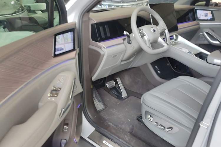 Used Denza N9 2025 Flagship Model Driver Seat