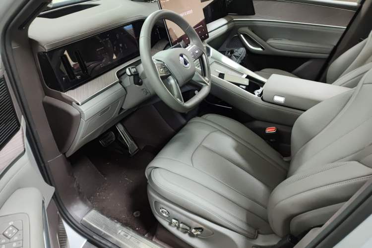 Used Denza N9 2025 Prestige Version Driver Seat