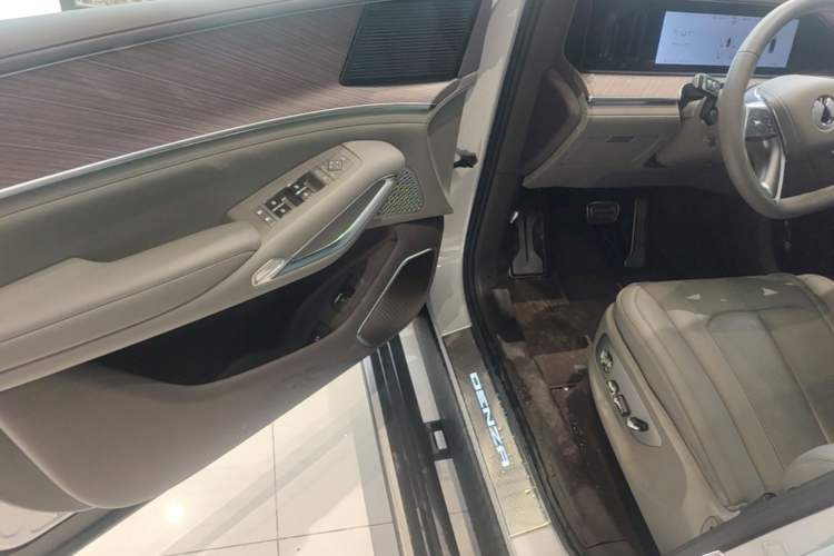 Used Denza N9 2025 Flagship Model Driver Seat