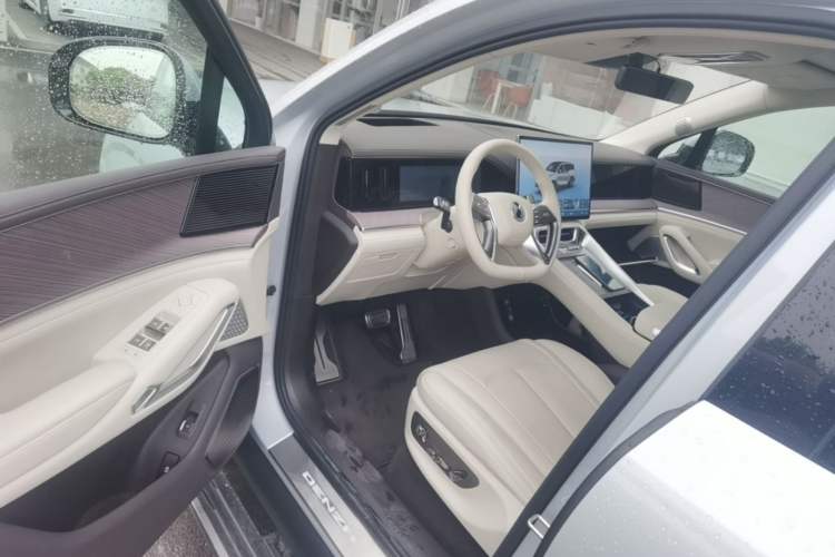 Used Denza N9 2025 Flagship Model Driver Seat