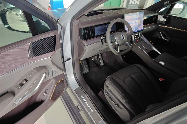 Used Denza N9 2025 Flagship Model Driver Seat