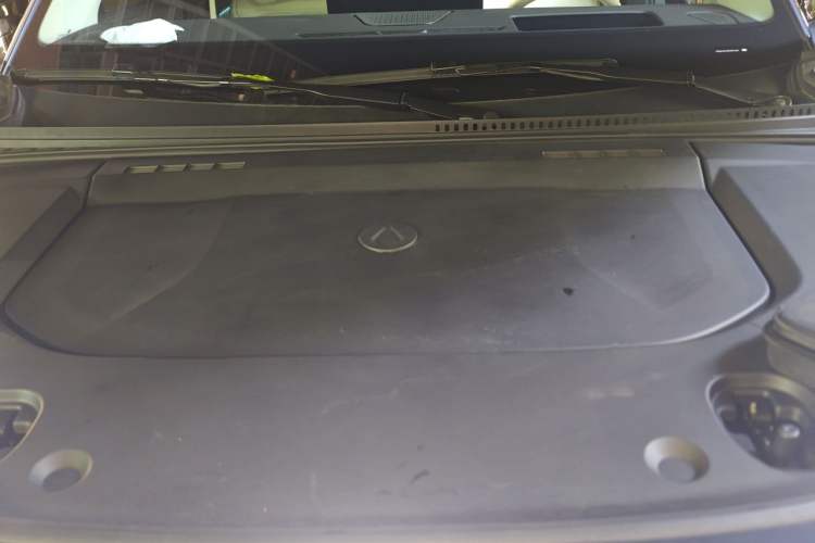 Used Denza N9 2025 Prestige Version Engine Bay